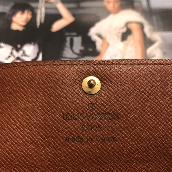 Louis Vuitton Monogram 4 Key Holder - Picture 5 of 11